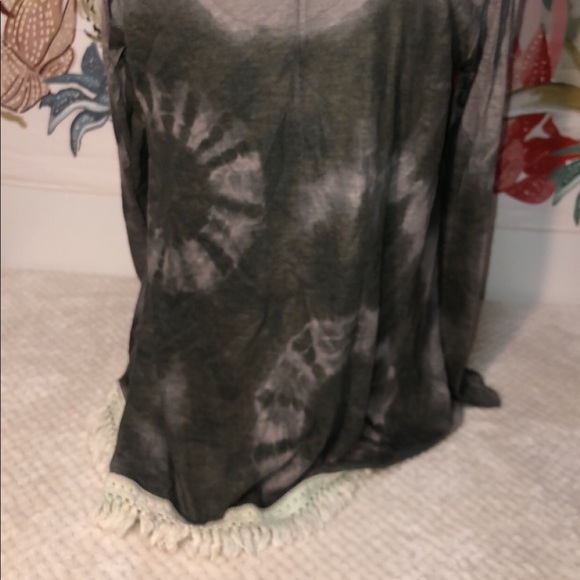Green and Cream Tie Dye Shirt with Fringe Bottom - Picture 4 of 5